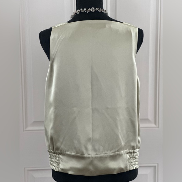 Kenneth Cole New York Gin Green Silky Sleeveless Top with snap closure, 8 - Picture 8 of 9